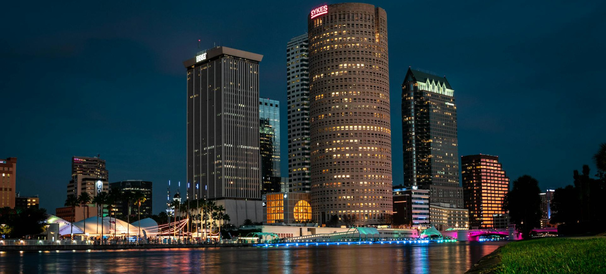 The Diamond Standard: 5 Ways We Outshine Other Tampa Pressure Washing Companies 💎