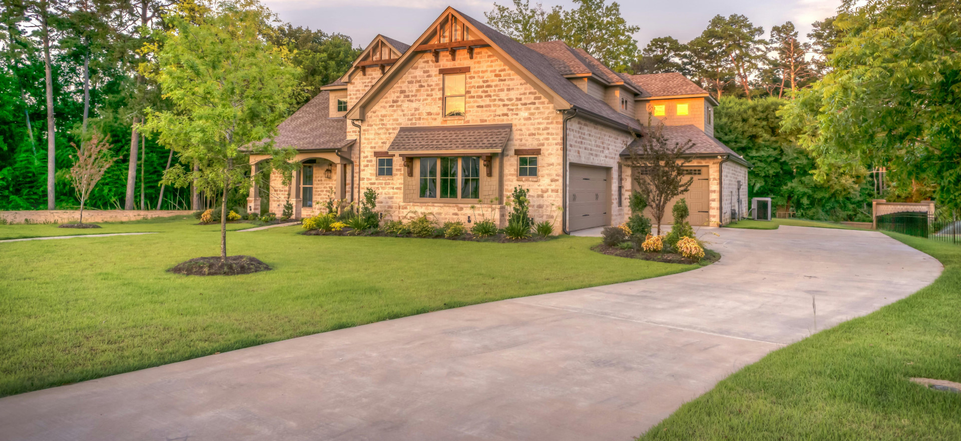The Cost of Pressure Washing in Tampa: What You Really Get for Your Money 💰