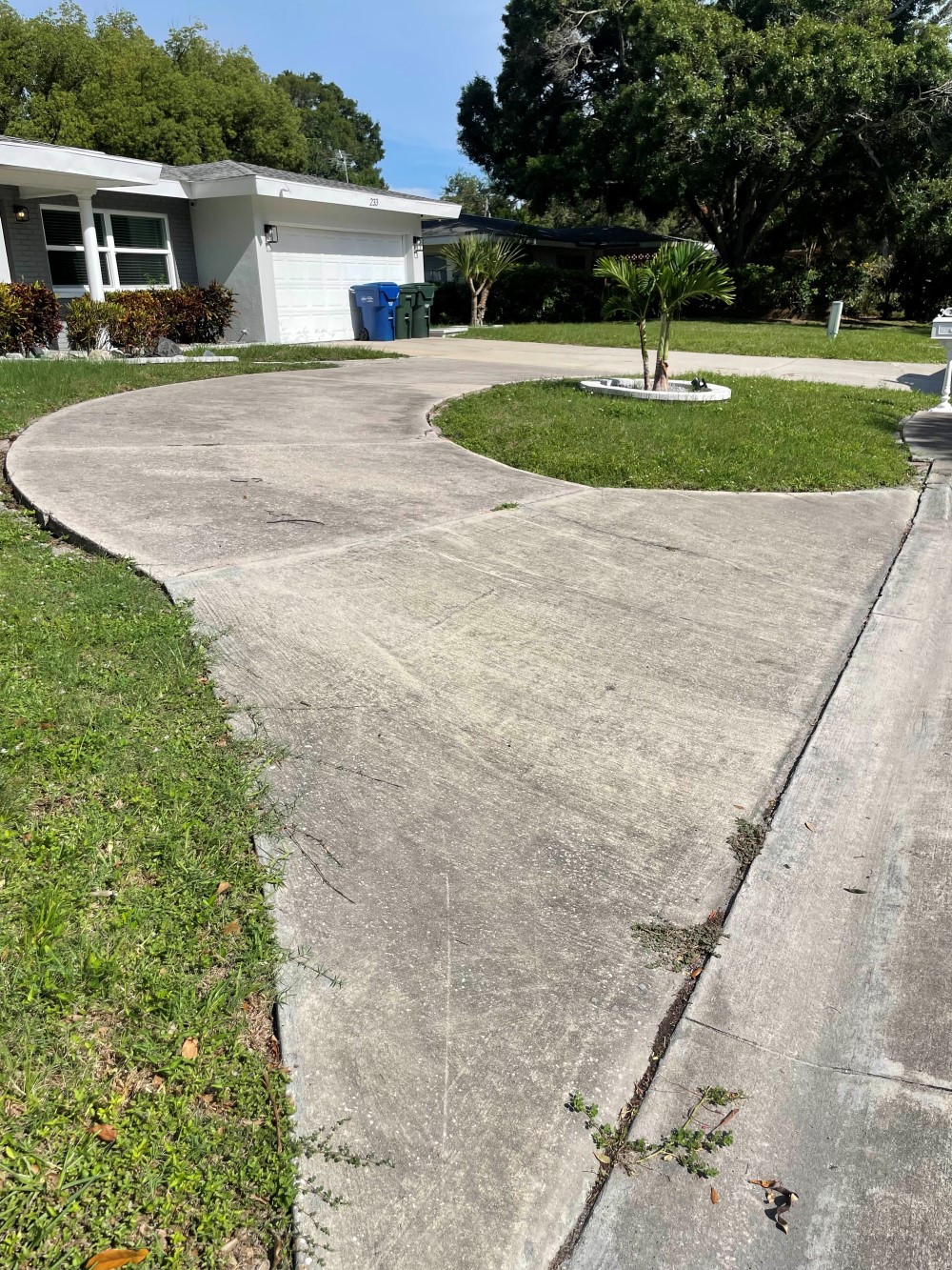 Driveway Pressure Washing in St. Pete, FL — Keeping This Short-Term Rental Looking Top-Tier for Guests 👌✨