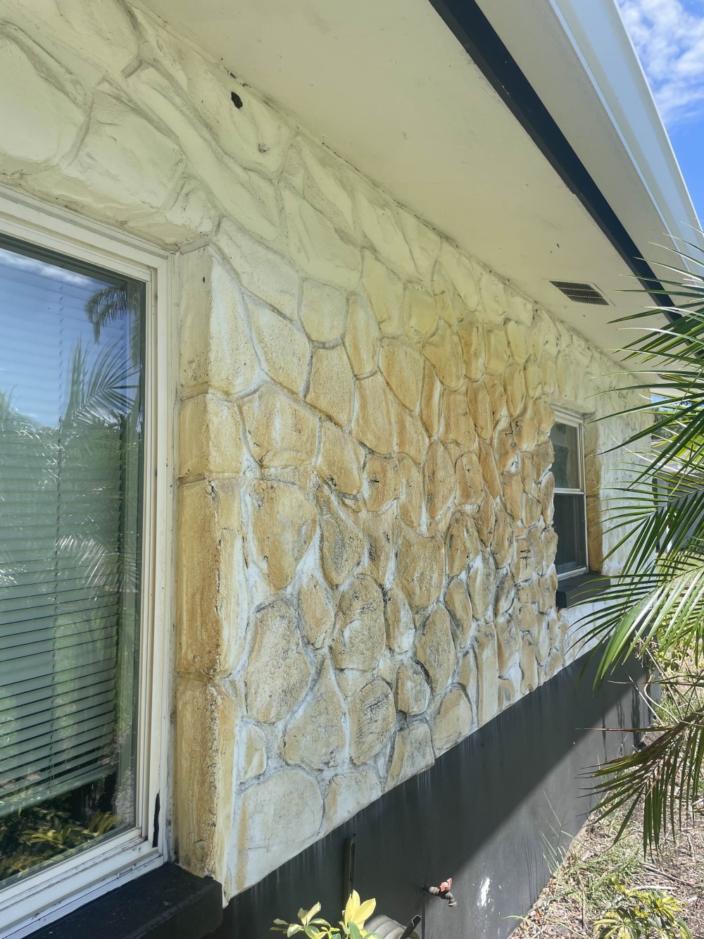 Rust Removal in St. Petersburg, FL – Restoring a Rust-Stained Wall That Was Ruining Curb Appeal
